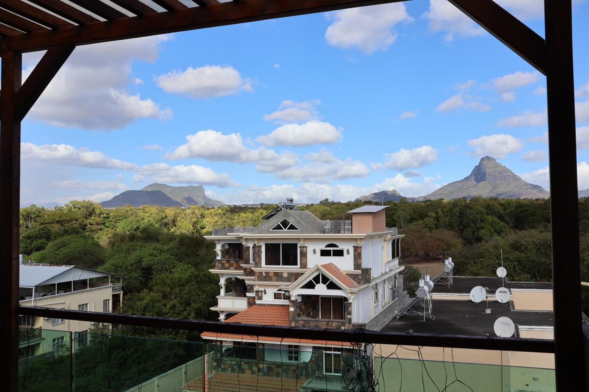 Top-Floor Modern 3Bd Penthouse With Beautiful Mountain View Terrace - 5 Min Walk To Beach Flic en Flac Экстерьер фото